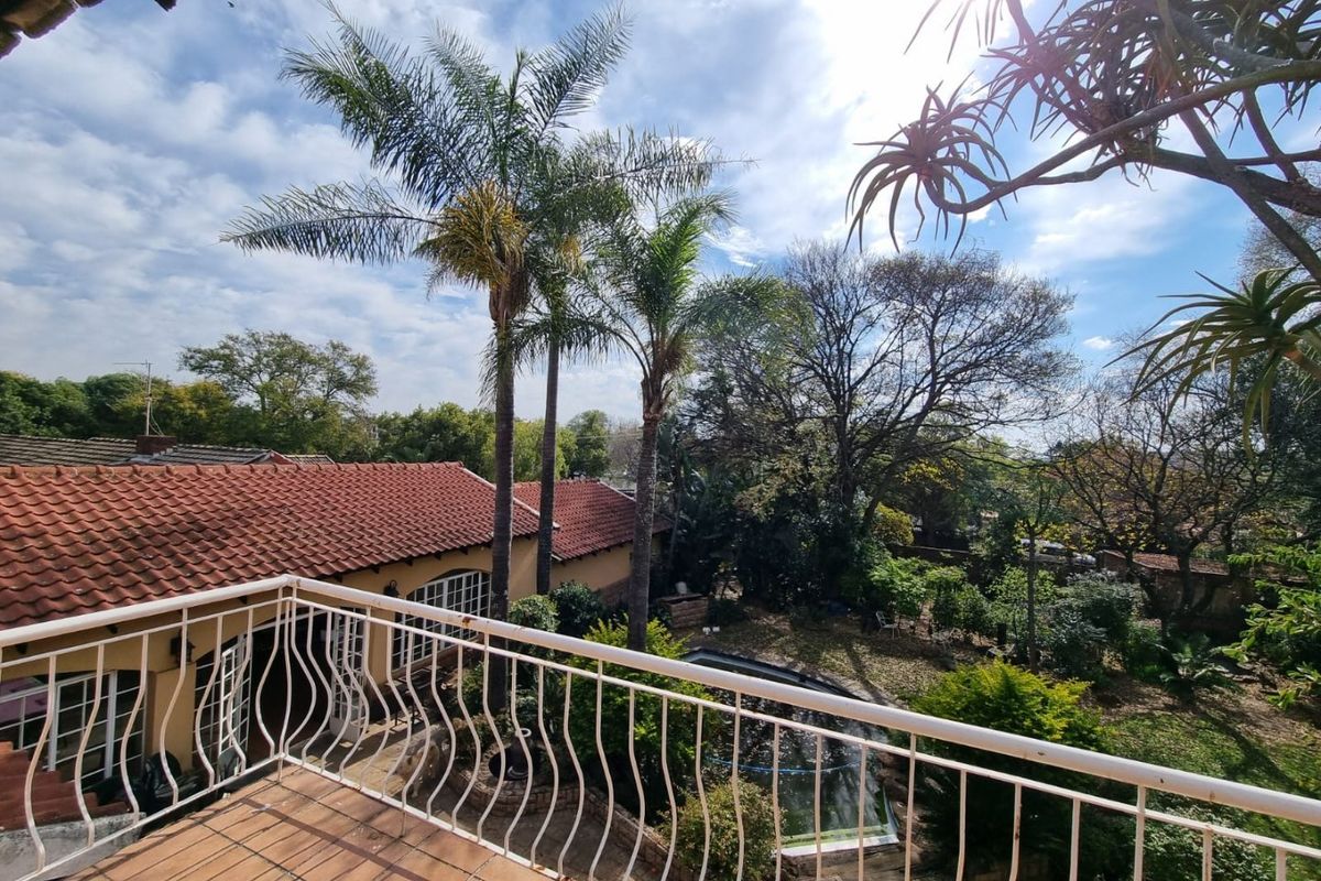 5 Bedroom Family Residence with Flatlet, Borehole, Expansive Entertainment Areas & Unlimited Potential in Sought-After Murrayfield - Photo 5