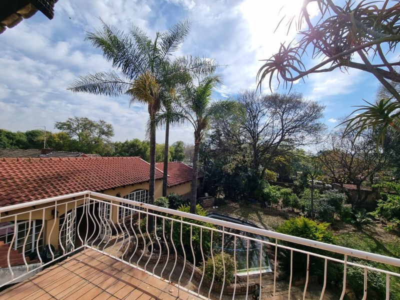 5 Bedroom Family Residence with Flatlet, Borehole, Expansive Entertainment Areas & Unlimited Potential in Sought-After Murrayfield - Photo 5