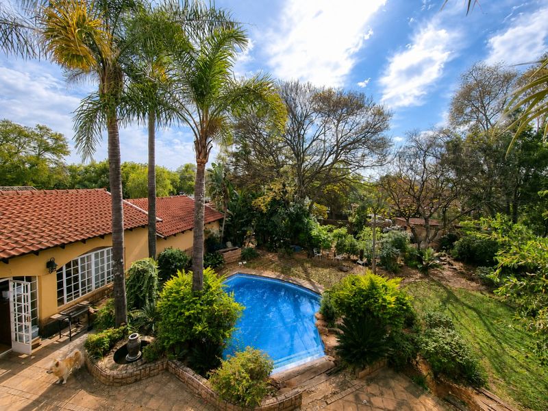 5 Bedroom Family Residence with Flatlet, Borehole, Expansive Entertainment Areas & Unlimited Potential in Sought-After Murrayfield - Photo 1