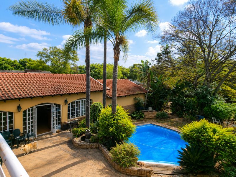 5 Bedroom Family Residence with Flatlet, Borehole, Expansive Entertainment Areas & Unlimited Potential in Sought-After Murrayfield - Photo 2