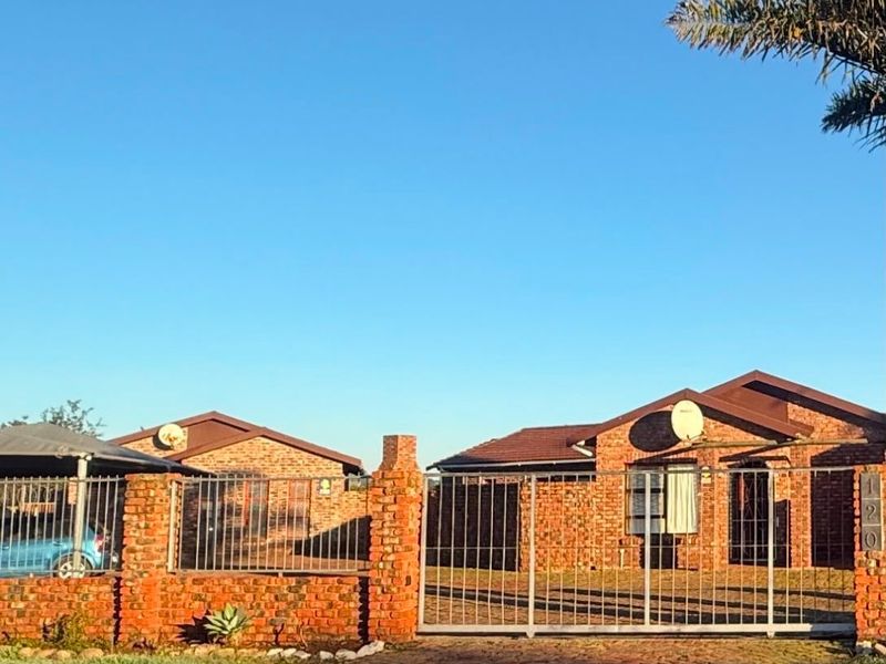 2 Bedroom Townhouse in Windsor Park, Despatch  - Photo 2