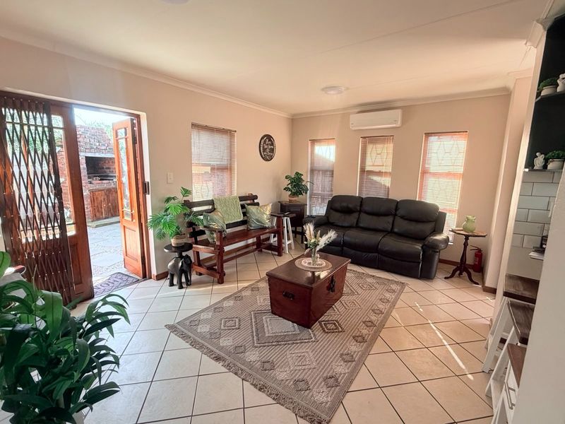 2 Bedroom Townhouse in Windsor Park, Despatch  - Photo 10