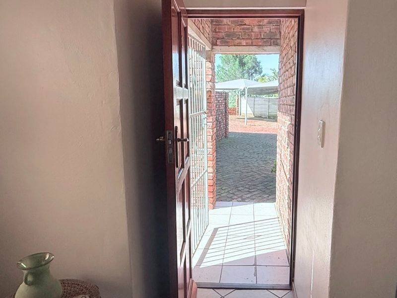 2 Bedroom Townhouse in Windsor Park, Despatch  - Photo 7