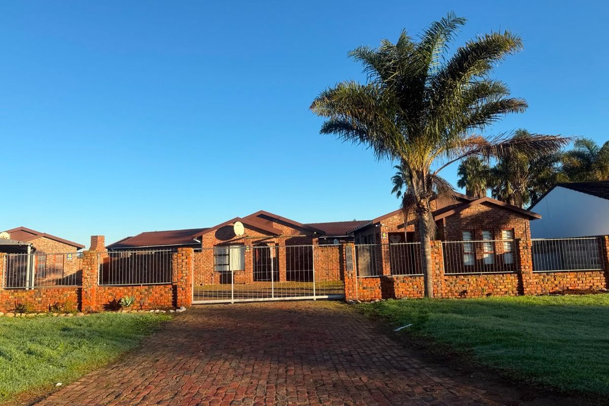2 Bedroom Townhouse in Windsor Park, Despatch  - Photo 3