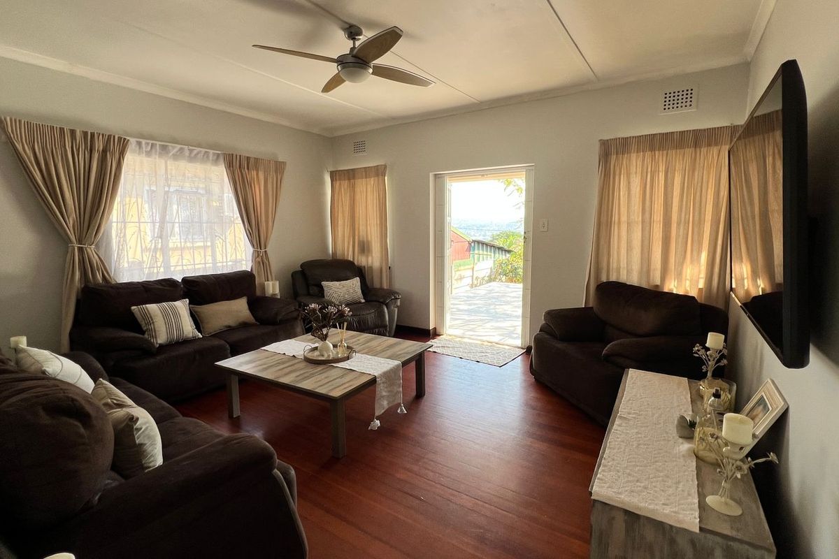 Stunning 3 Bedroom Family Home with Income-Generating Granny Flat & Office - Photo 2