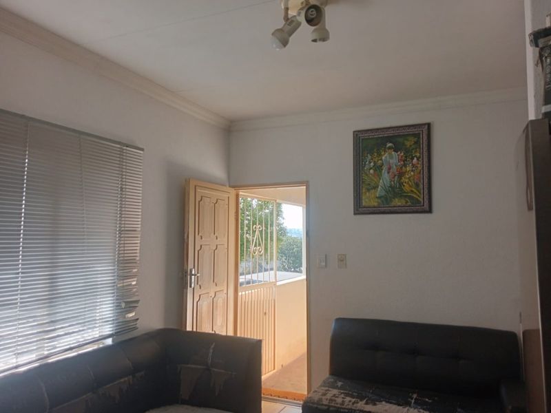Modern 1-Bedroom Apartment for Sale in Savona, Eden Glen - Photo 1