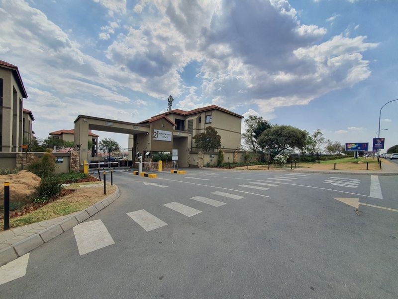 Modern and Airy 2-Bedroom Apartment in Secure 21 Sunset Avenue – Lonehill Ext 71 - Photo 1