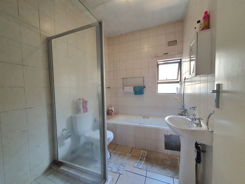 Modern and Airy 2-Bedroom Apartment in Secure 21 Sunset Avenue – Lonehill Ext 71 - Photo 8