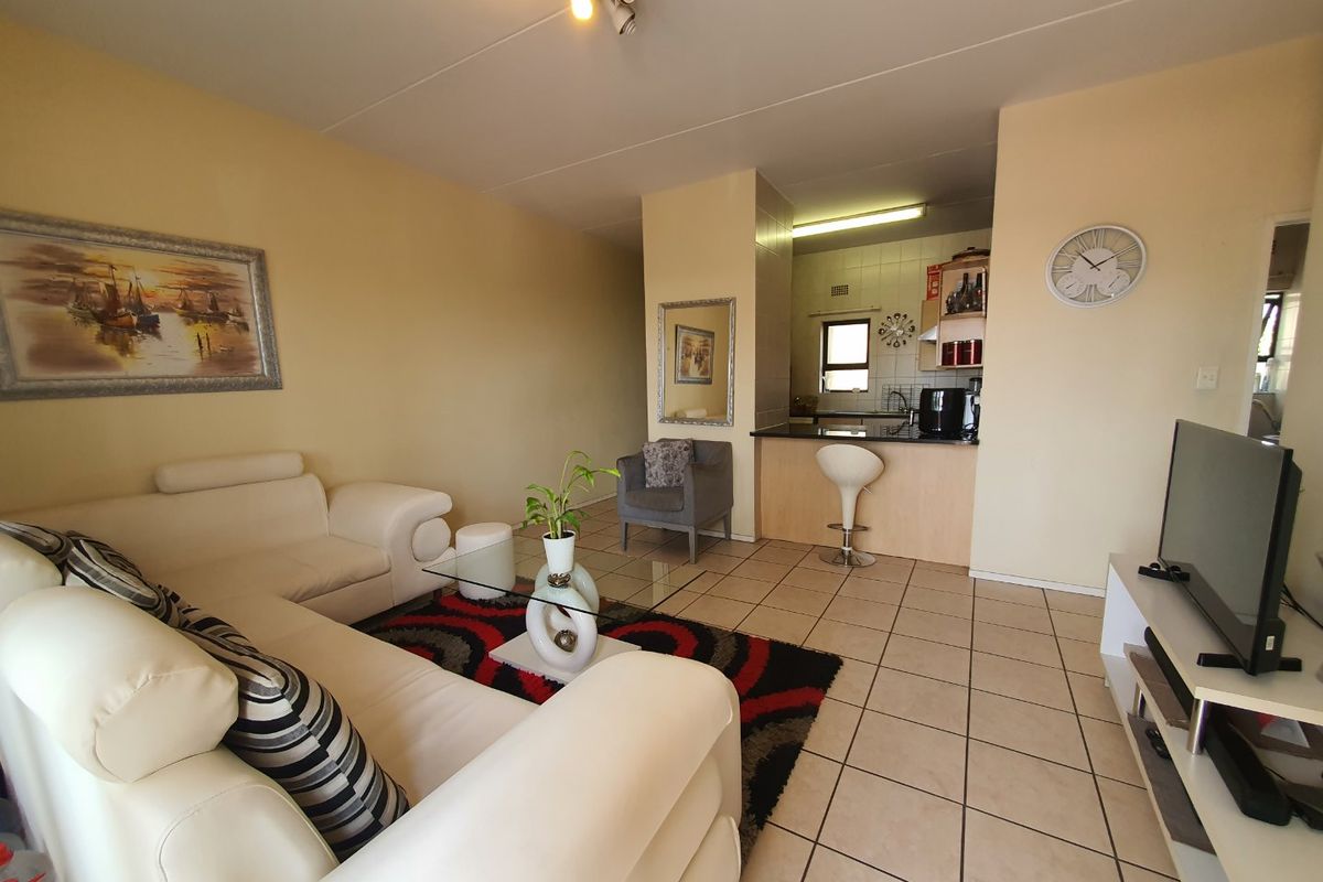 Modern and Airy 2-Bedroom Apartment in Secure 21 Sunset Avenue – Lonehill Ext 71 - Photo 3