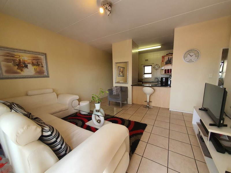 Modern and Airy 2-Bedroom Apartment in Secure 21 Sunset Avenue – Lonehill Ext 71 - Photo 3