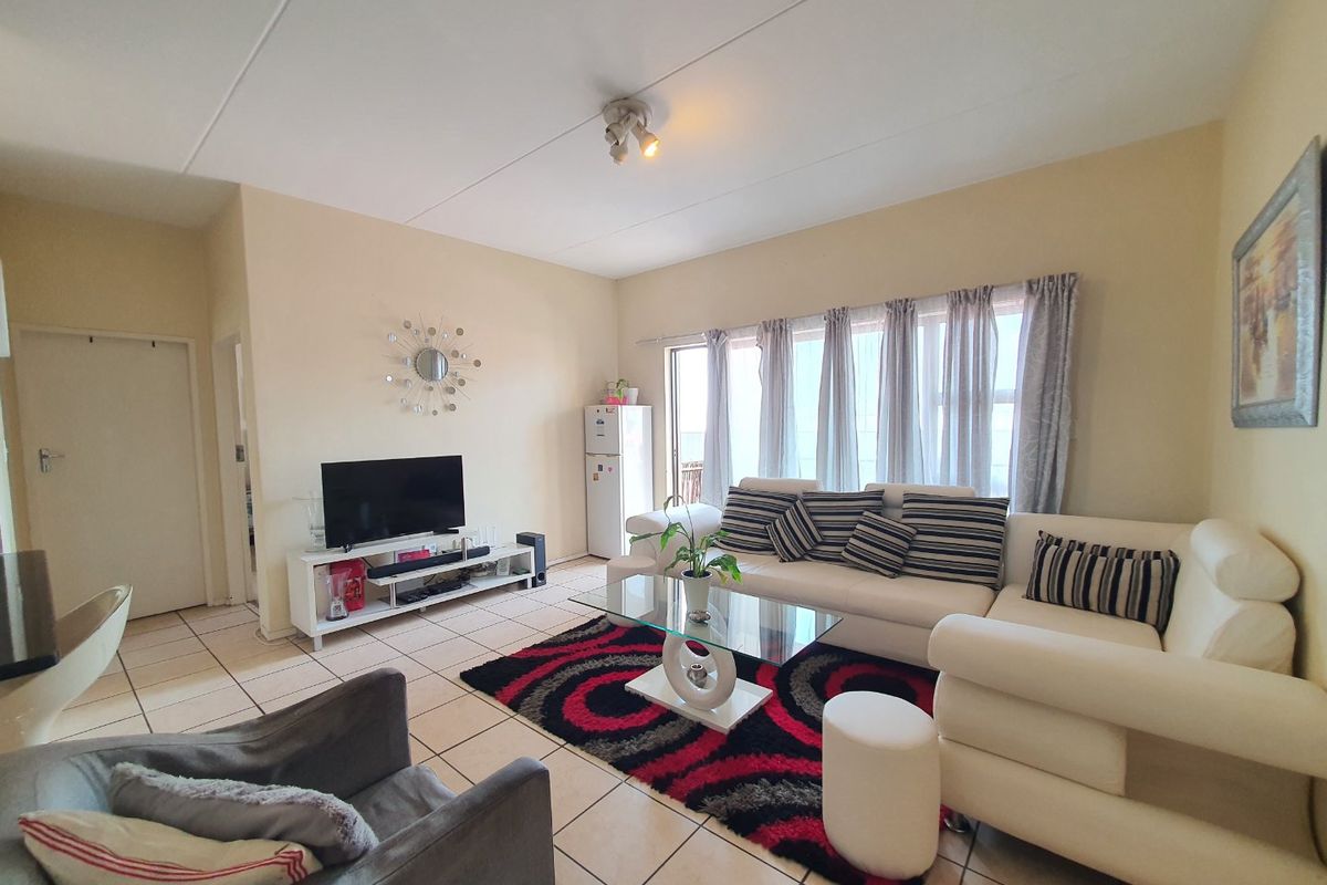 Modern and Airy 2-Bedroom Apartment in Secure 21 Sunset Avenue – Lonehill Ext 71 - Photo 2
