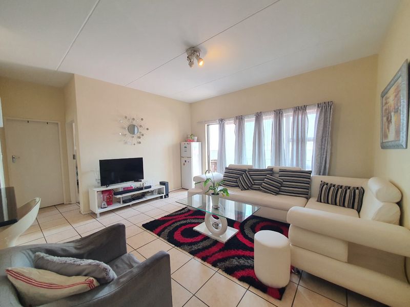 Modern and Airy 2-Bedroom Apartment in Secure 21 Sunset Avenue – Lonehill Ext 71 - Photo 2