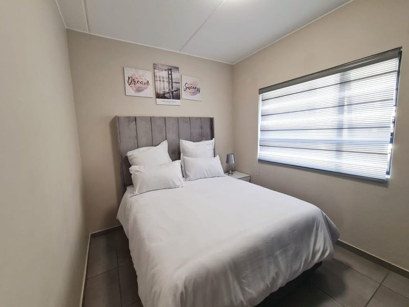 Modern 2 Bedrooms, 2 bathrooms Apartment To Rent in Waterfall Ridge, Vorna valley in Midrand - Photo 4