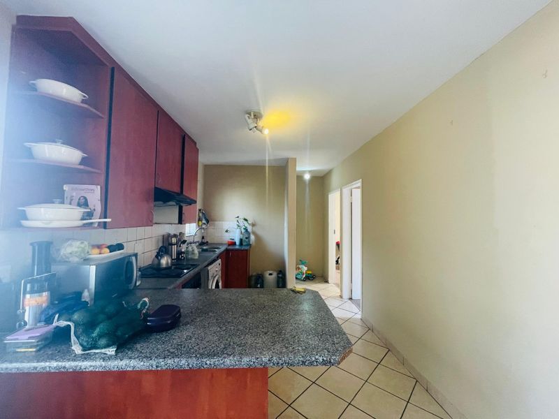2 Bedroom First Floor Apartment to Rent in Country View Midrand. - Photo 10
