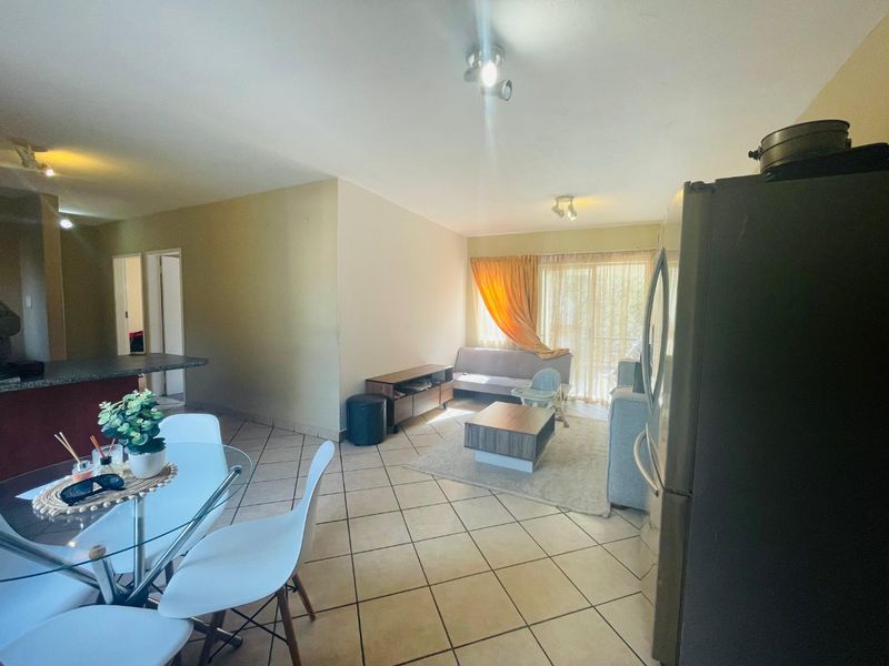 2 Bedroom First Floor Apartment to Rent in Country View Midrand. - Photo 6