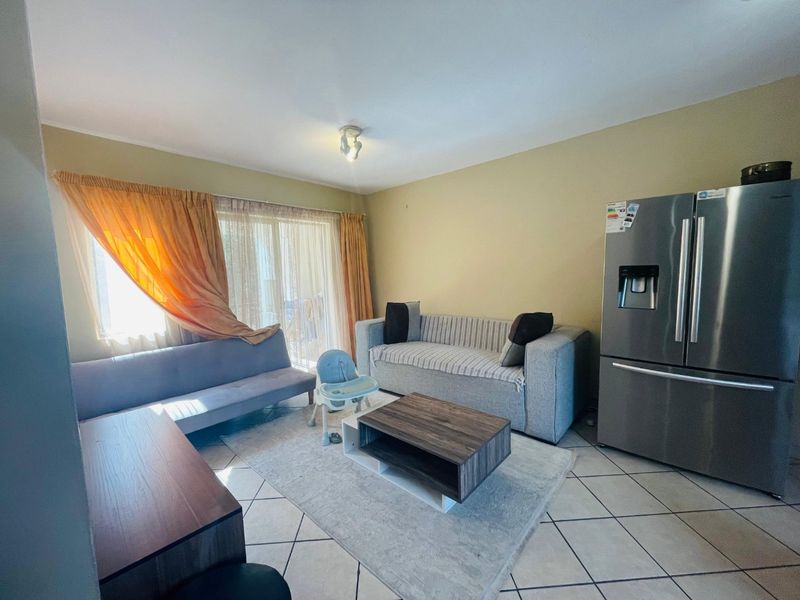 2 Bedroom First Floor Apartment to Rent in Country View Midrand. - Photo 5