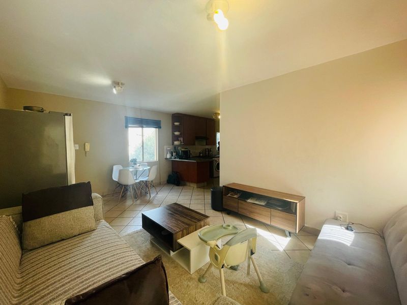2 Bedroom First Floor Apartment to Rent in Country View Midrand. - Photo 7