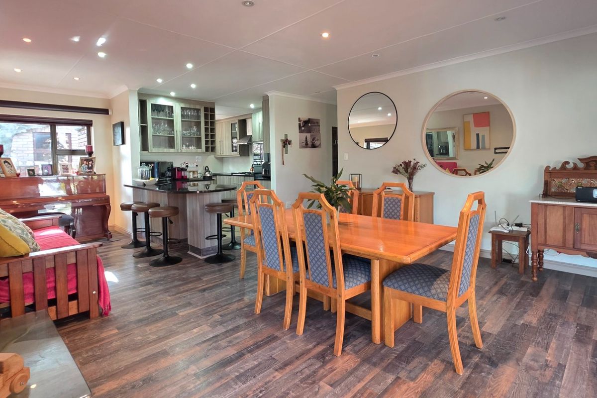 OCEAN VIEW HOME WITH POOL AND SEPARATE ACCOMMODATION IN HEROLDS BAY - Photo 3