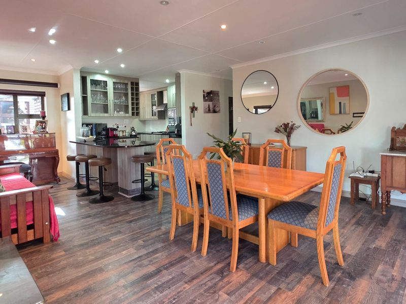 OCEAN VIEW HOME WITH POOL AND SEPARATE ACCOMMODATION IN HEROLDS BAY - Photo 3