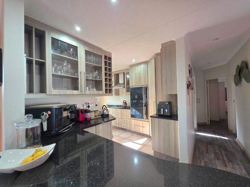 OCEAN VIEW HOME WITH POOL AND SEPARATE ACCOMMODATION IN HEROLDS BAY - Photo 5