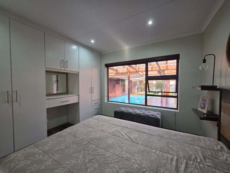 OCEAN VIEW HOME WITH POOL AND SEPARATE ACCOMMODATION IN HEROLDS BAY - Photo 9