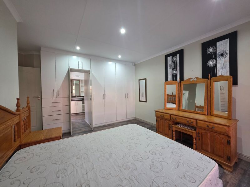 OCEAN VIEW HOME WITH POOL AND SEPARATE ACCOMMODATION IN HEROLDS BAY - Photo 8