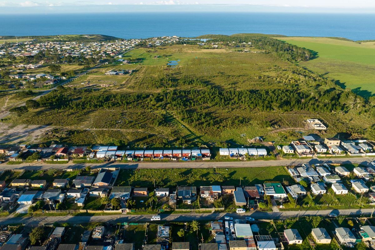 Views, Space and Opportunity in One Exceptional Property - Photo 2