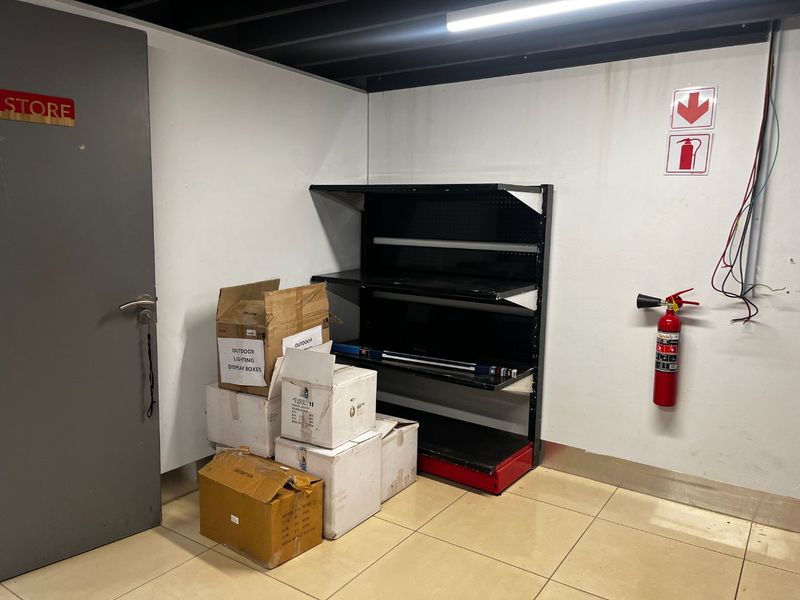COMMERCIAL PROPERTY TO LET – PRIME LOCATION - Photo 10