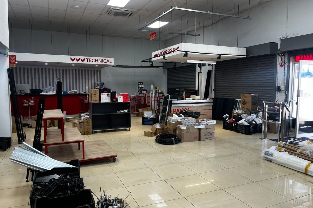 COMMERCIAL PROPERTY TO LET – PRIME LOCATION - Photo 4