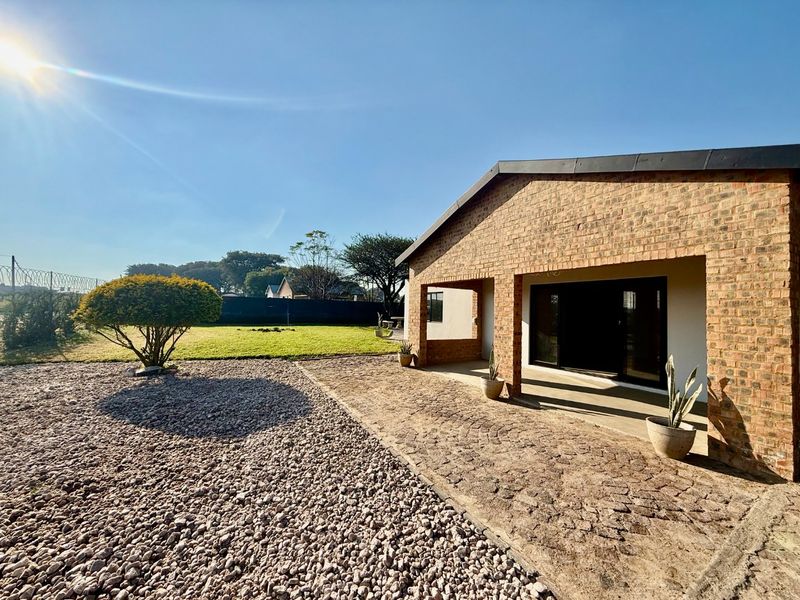 Step into this stunning, modern family home that perfectly combines style, comfort, and practicality. - Photo 3