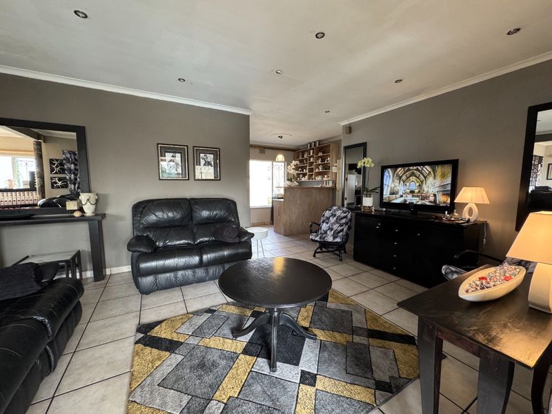 Spacious Family Home with Exceptional Features - Photo 5