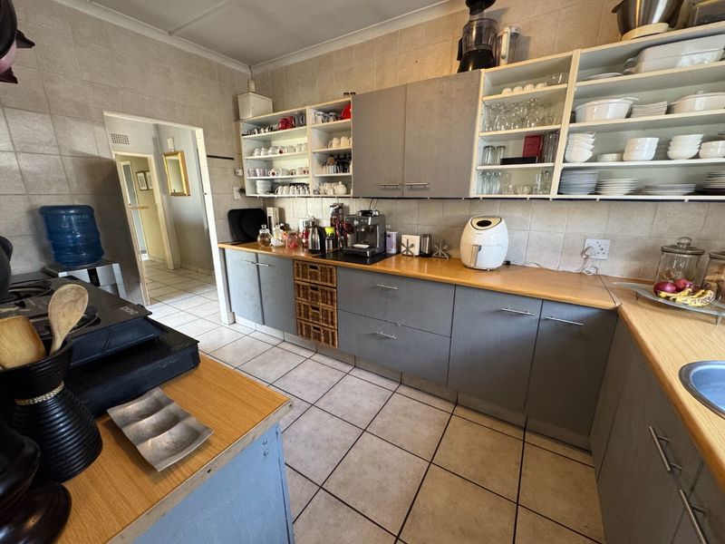 Spacious Family Home with Exceptional Features - Photo 7