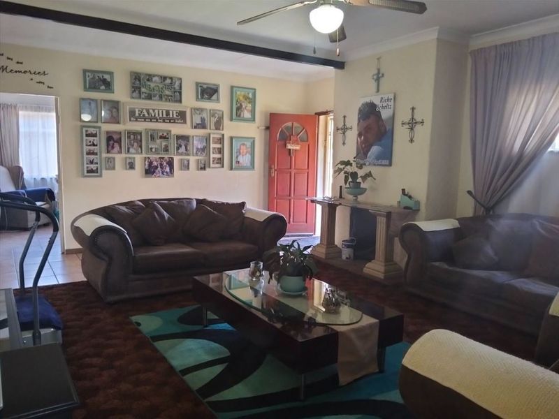 Spacious Family Retreat with Poolside Appeal - Photo 2