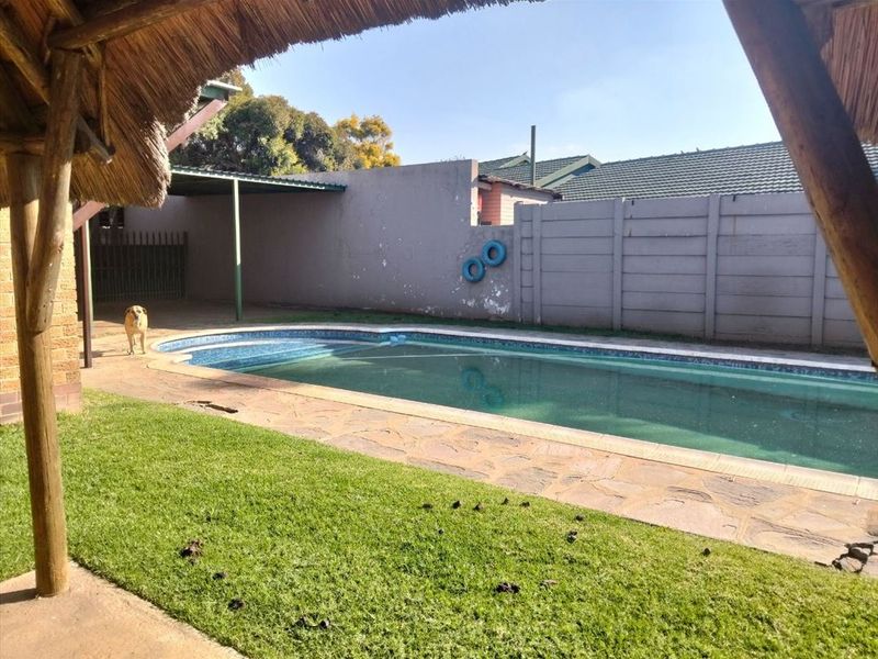 Spacious Family Retreat with Poolside Appeal - Photo 3
