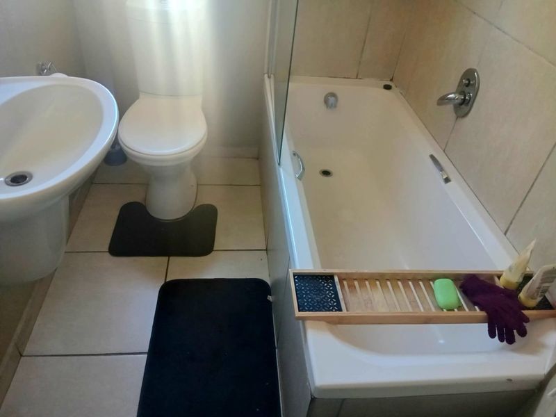 Beautiful 2 bedroom 1 bathroom first floor unit available for rent in The Stewards, Lakefield - Photo 10
