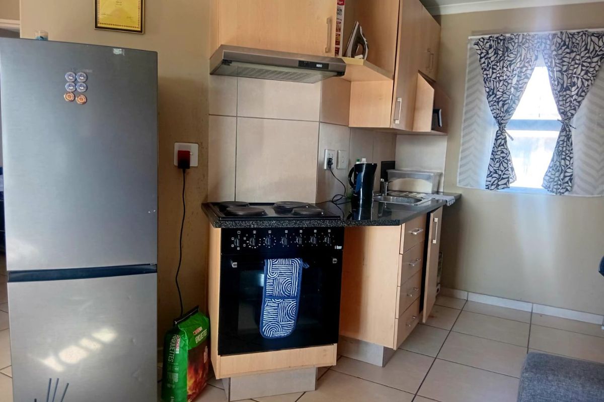 Beautiful 2 bedroom 1 bathroom first floor unit available for rent in The Stewards, Lakefield - Photo 2