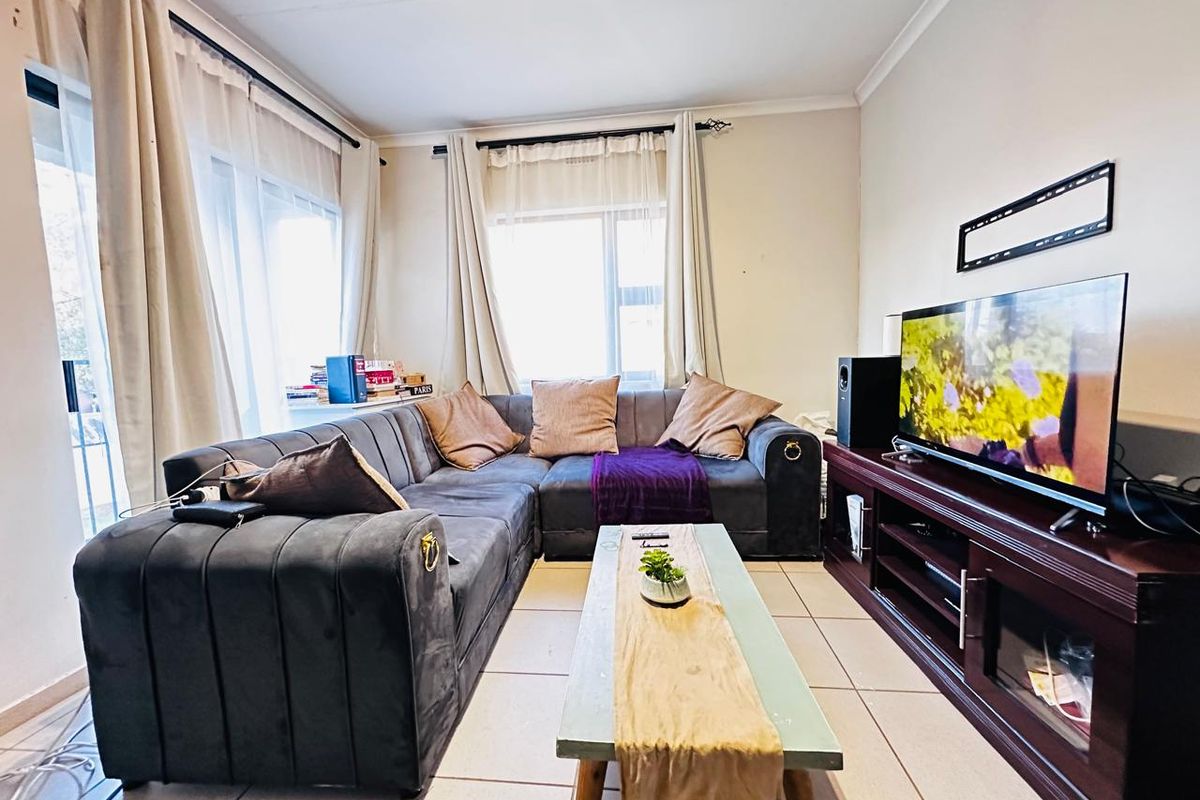 2-Bedroom First Floor Apartment To Let at Ravenswood - Photo 4