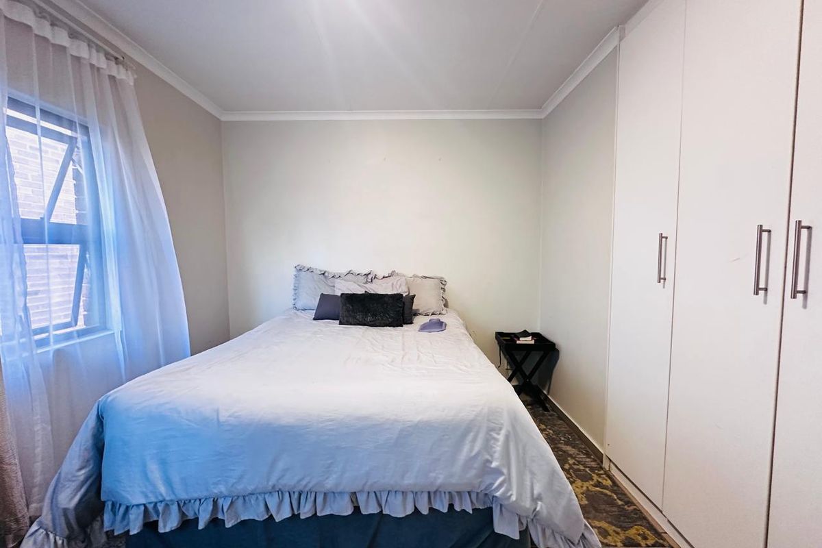 2-Bedroom First Floor Apartment To Let at Ravenswood - Photo 5