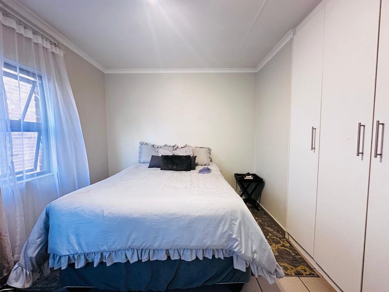 2-Bedroom First Floor Apartment To Let at Ravenswood - Photo 5