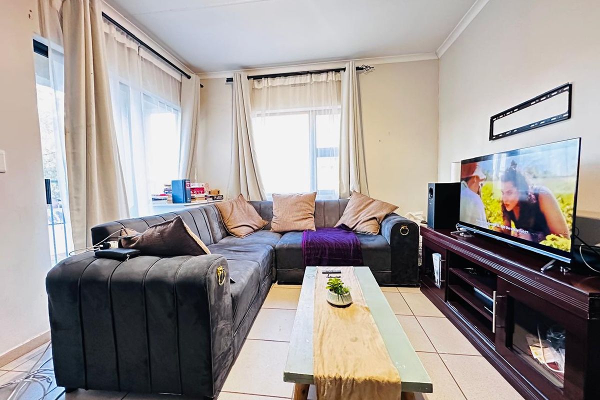 2-Bedroom First Floor Apartment To Let at Ravenswood - Photo 3