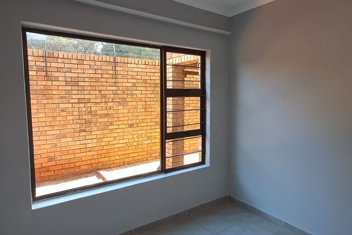 Modern Garden Apartment in Sought-After Chancliff Ridge - Photo 5