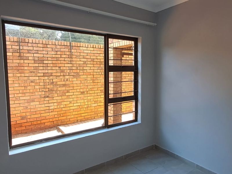 Modern Garden Apartment in Sought-After Chancliff Ridge - Photo 5