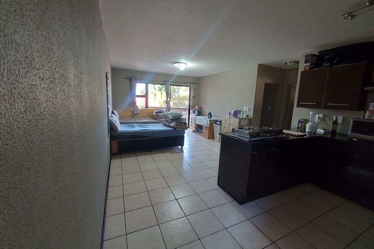 Northgate Apartment With Smart, Flowing Living Spaces For Sale! - Photo 3
