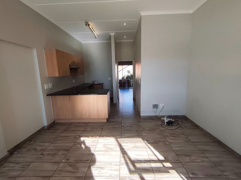 Modern 1-Bedroom First-Floor Apartment To Let in Blackheath - Photo 2