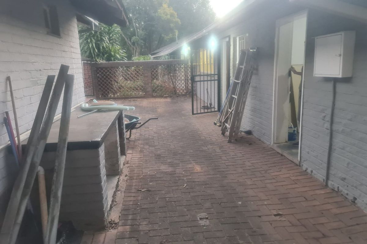 Large Family House Close to Schools in Town  - Photo 5