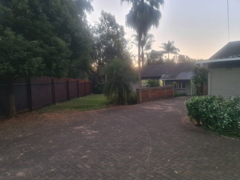 Large Family House Close to Schools in Town  - Photo 9