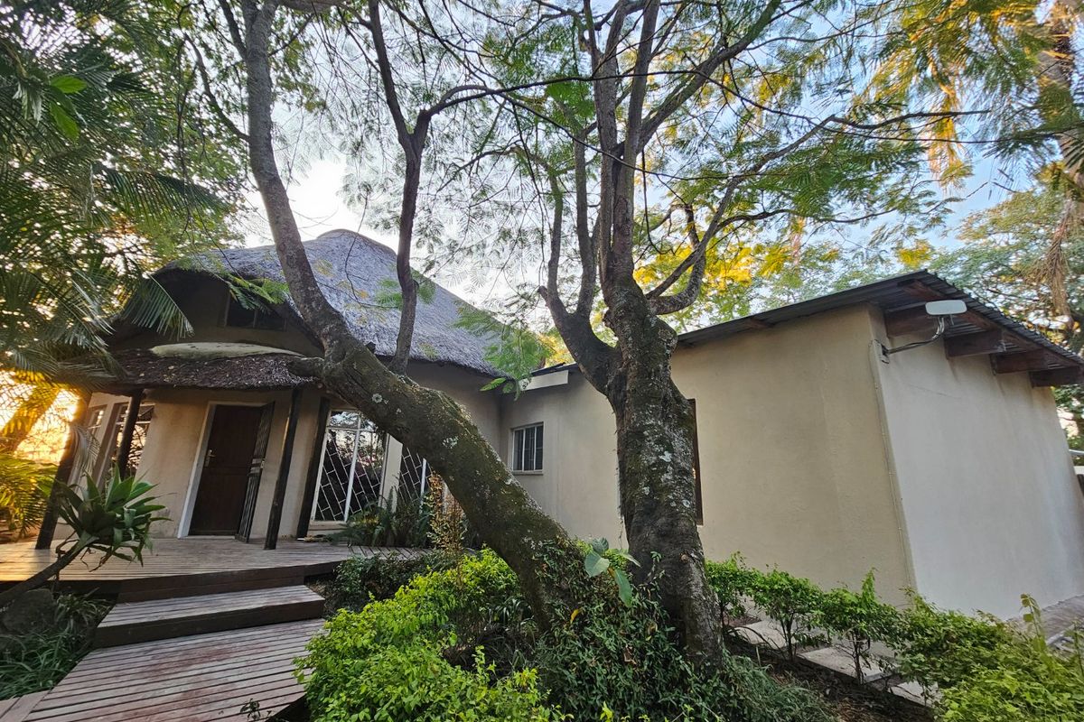 Centrally Located, Large House - Photo 2