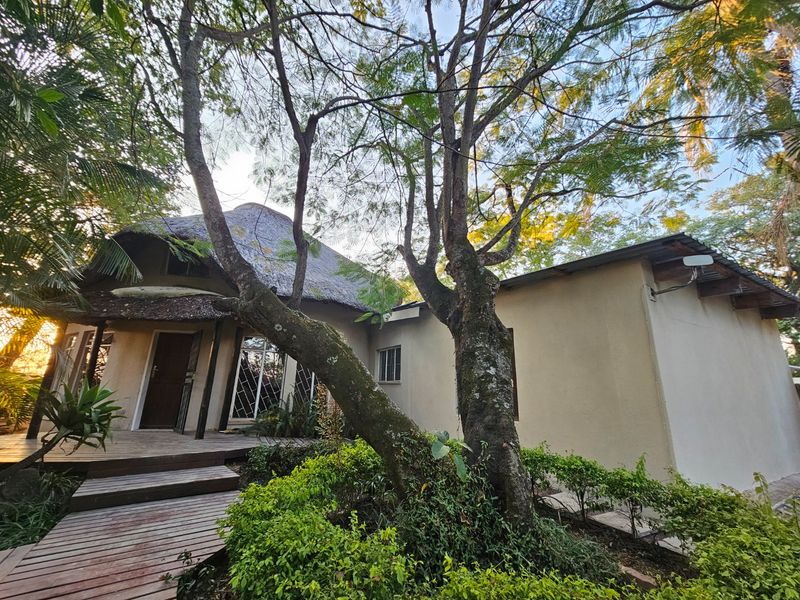 Centrally Located, Large House - Photo 2