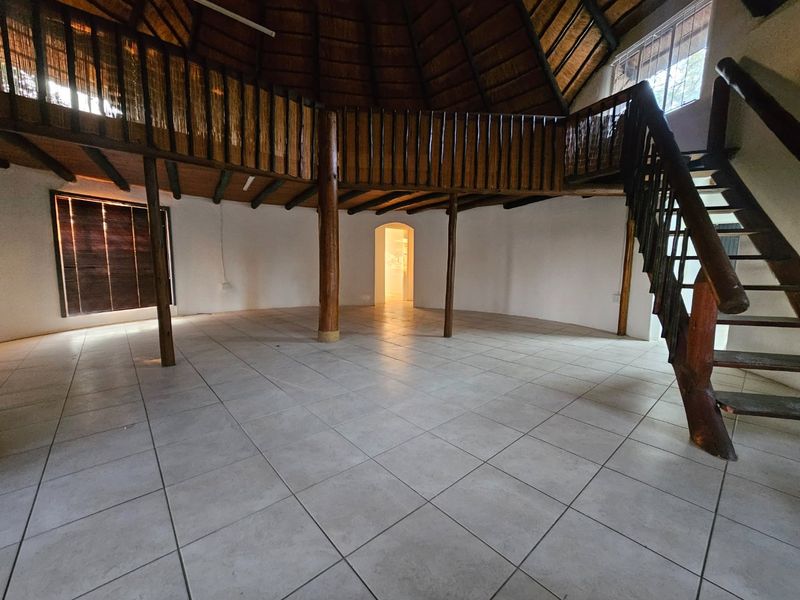Centrally Located, Large House - Photo 8