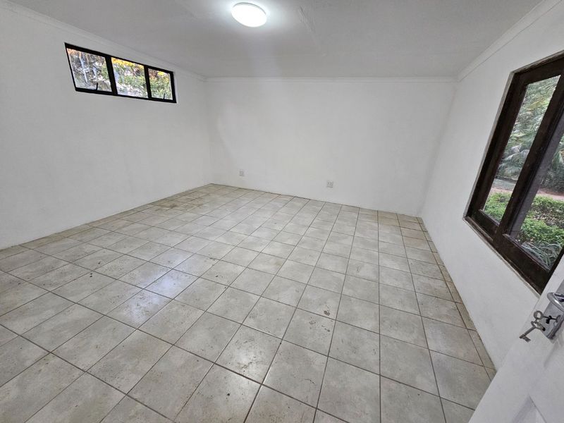 Centrally Located, Large House - Photo 10